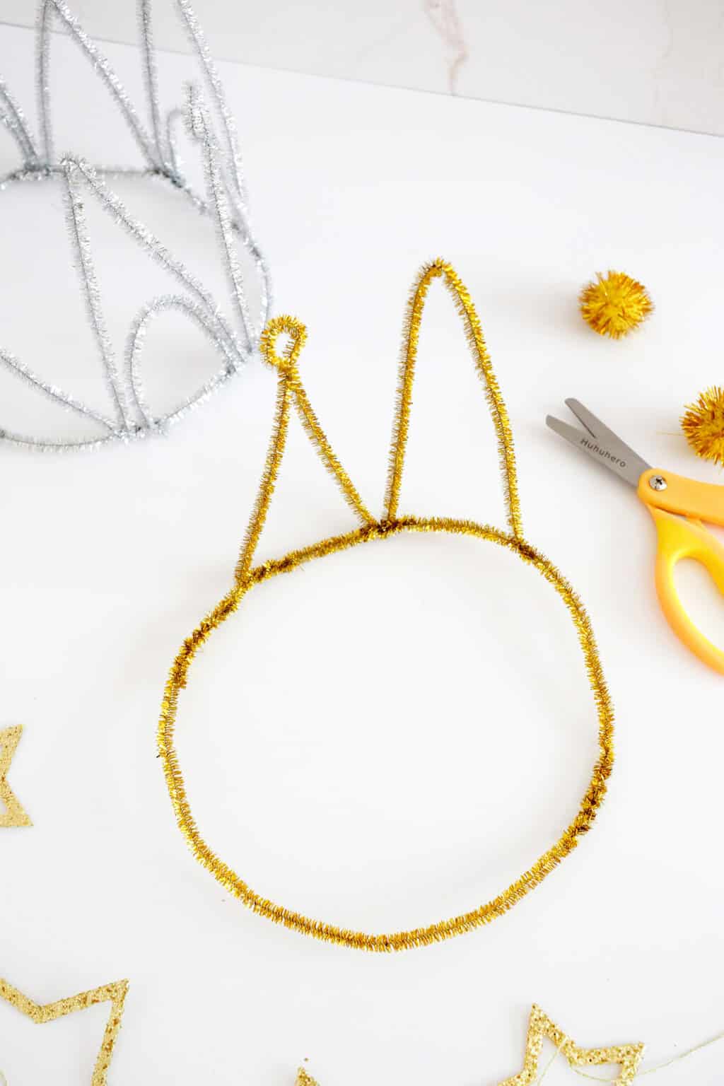 Pipe Cleaner Crown DIY Easy Dress Up Craft Childhood Magic