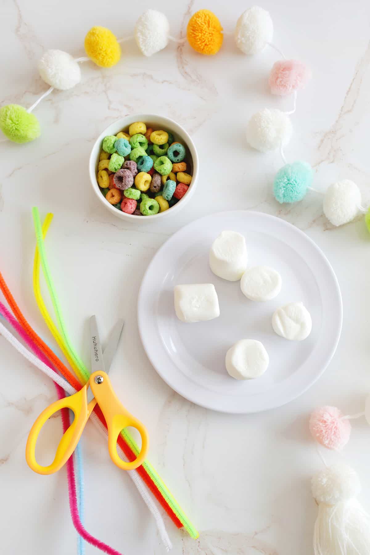 fruit loops, pipe cleaners, and marshmallows for rainbow craft 