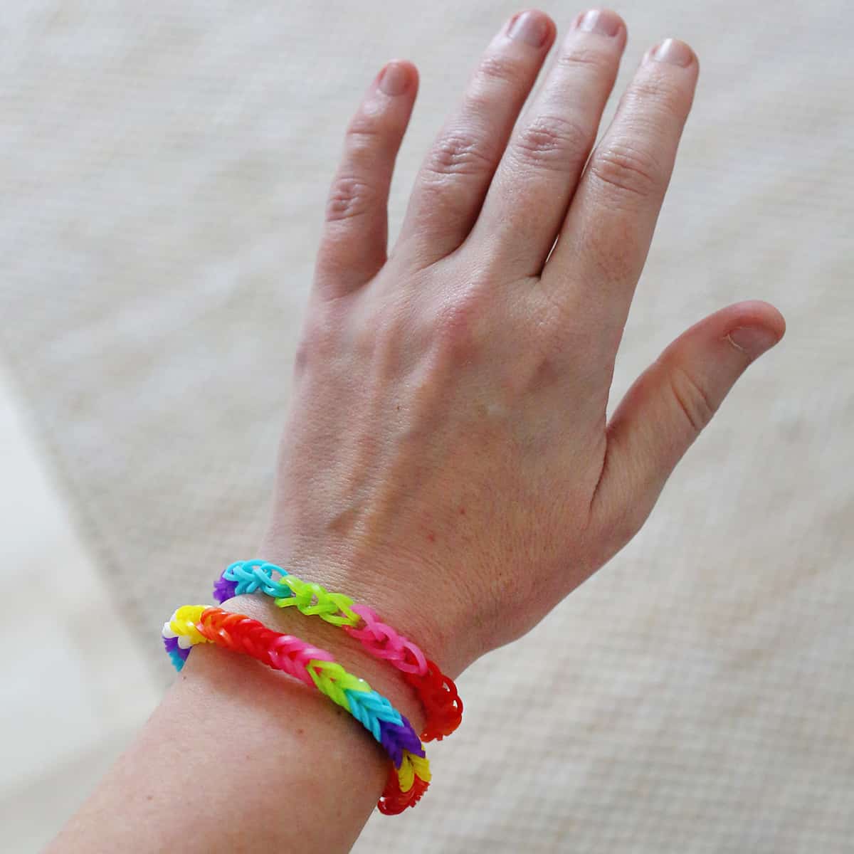rubber band bracelets without the loom!