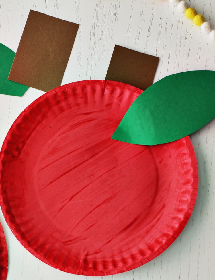This paper plate apple craft is a fun activity and great for back to school season for kids.