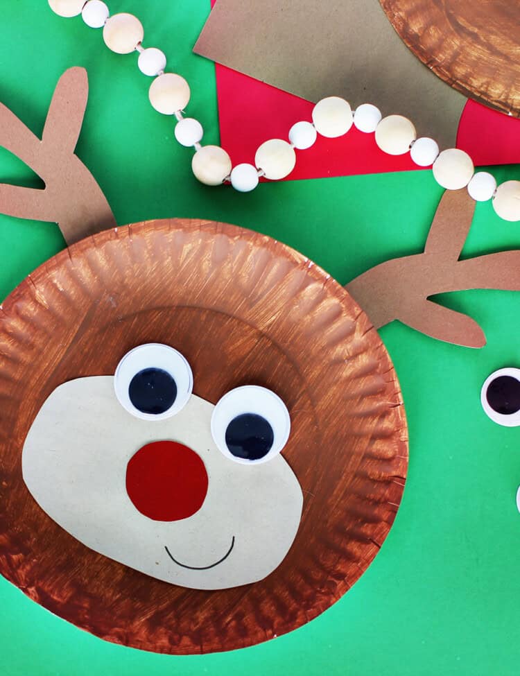 Paper plate reindeer craft for kids.