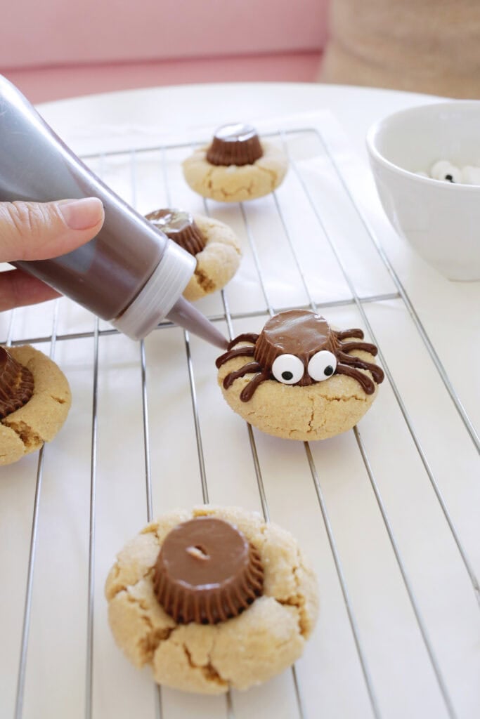making peanut butter cup spider cookies
