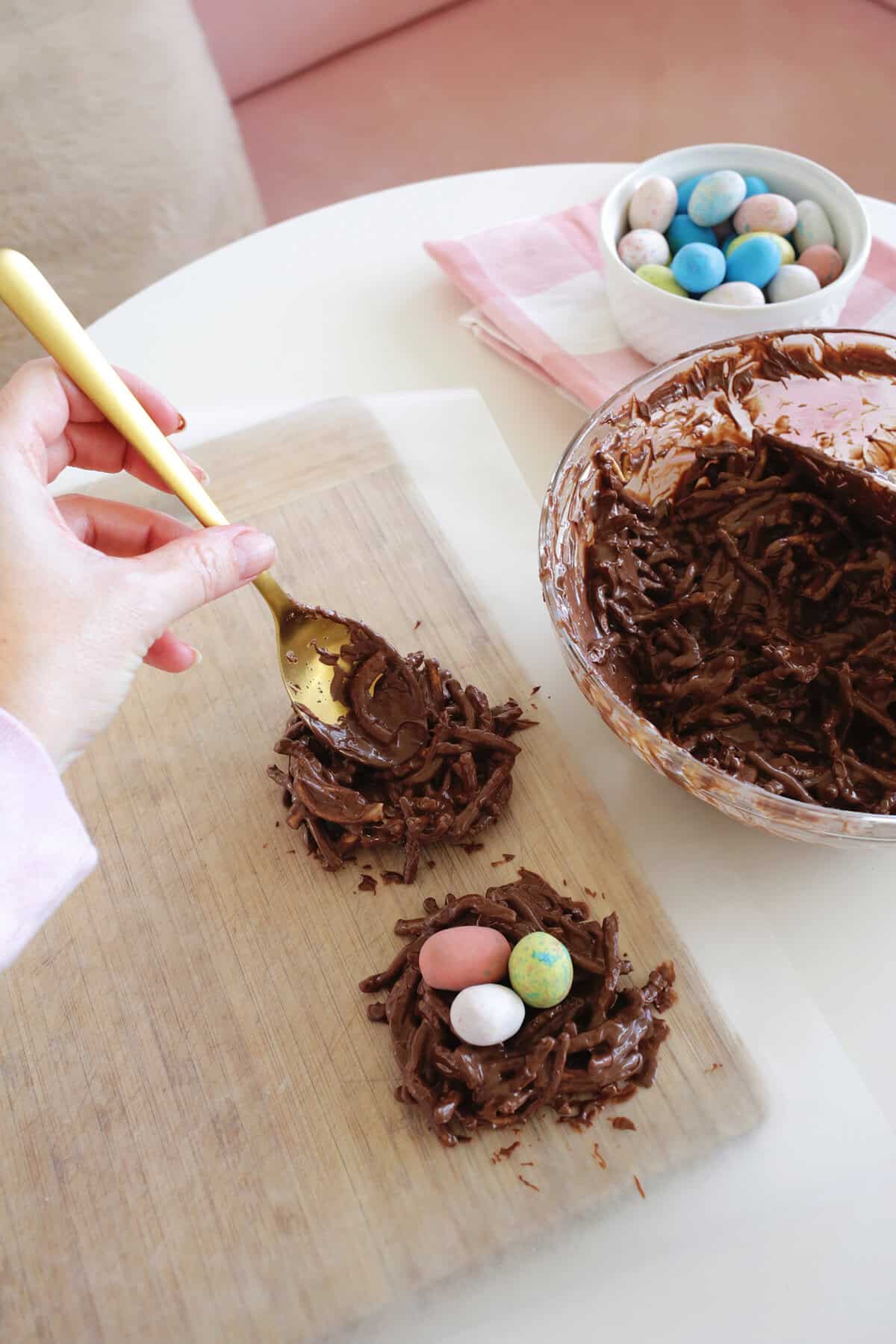 gold spoon making in indent in chow mein noodle and melted chocolate.